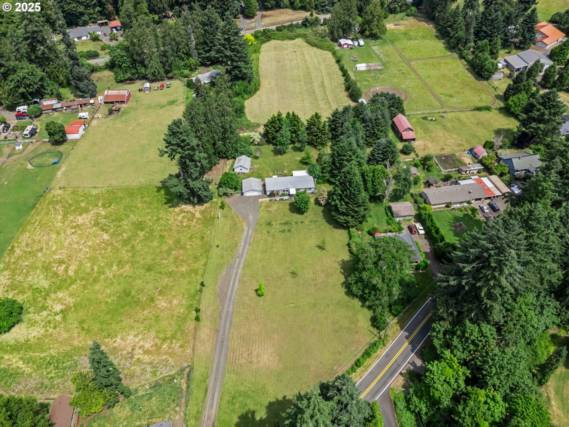 Property Photo: 41945 Holden Creek Ln OR 97478