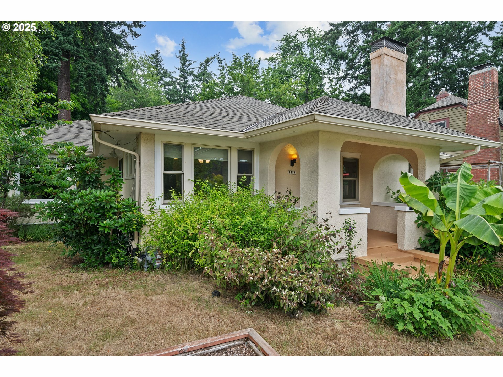 Property Photo:  3555 NE Shaver St  OR 97212 