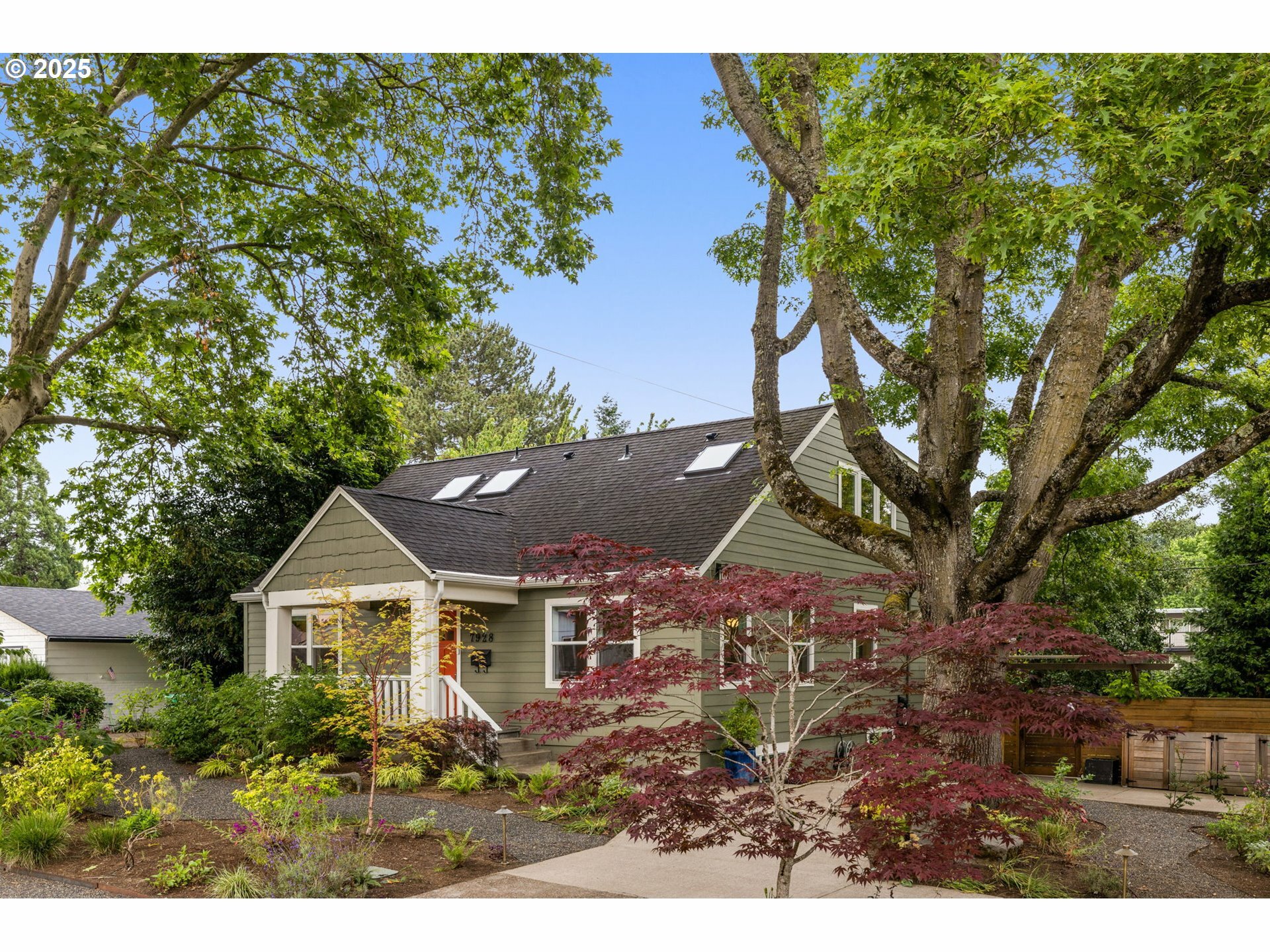 Property Photo: 7928 SE 21st Ave OR 97202