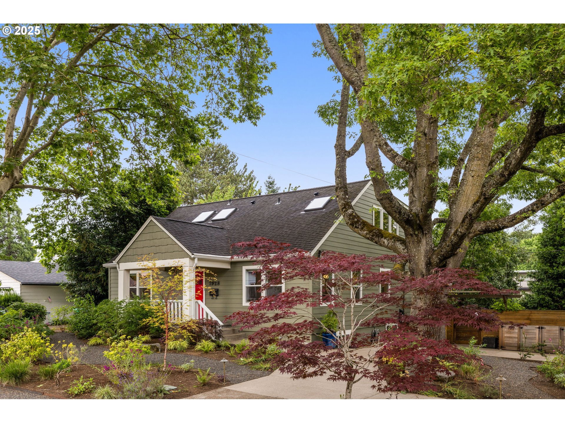 Property Photo: 7928 SE 21st Ave OR 97202