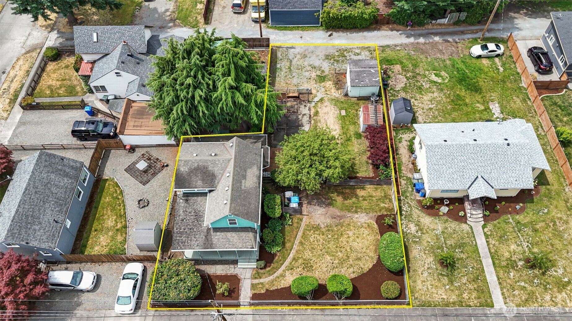 Property Photo: 406 4th Street NE WA 98372