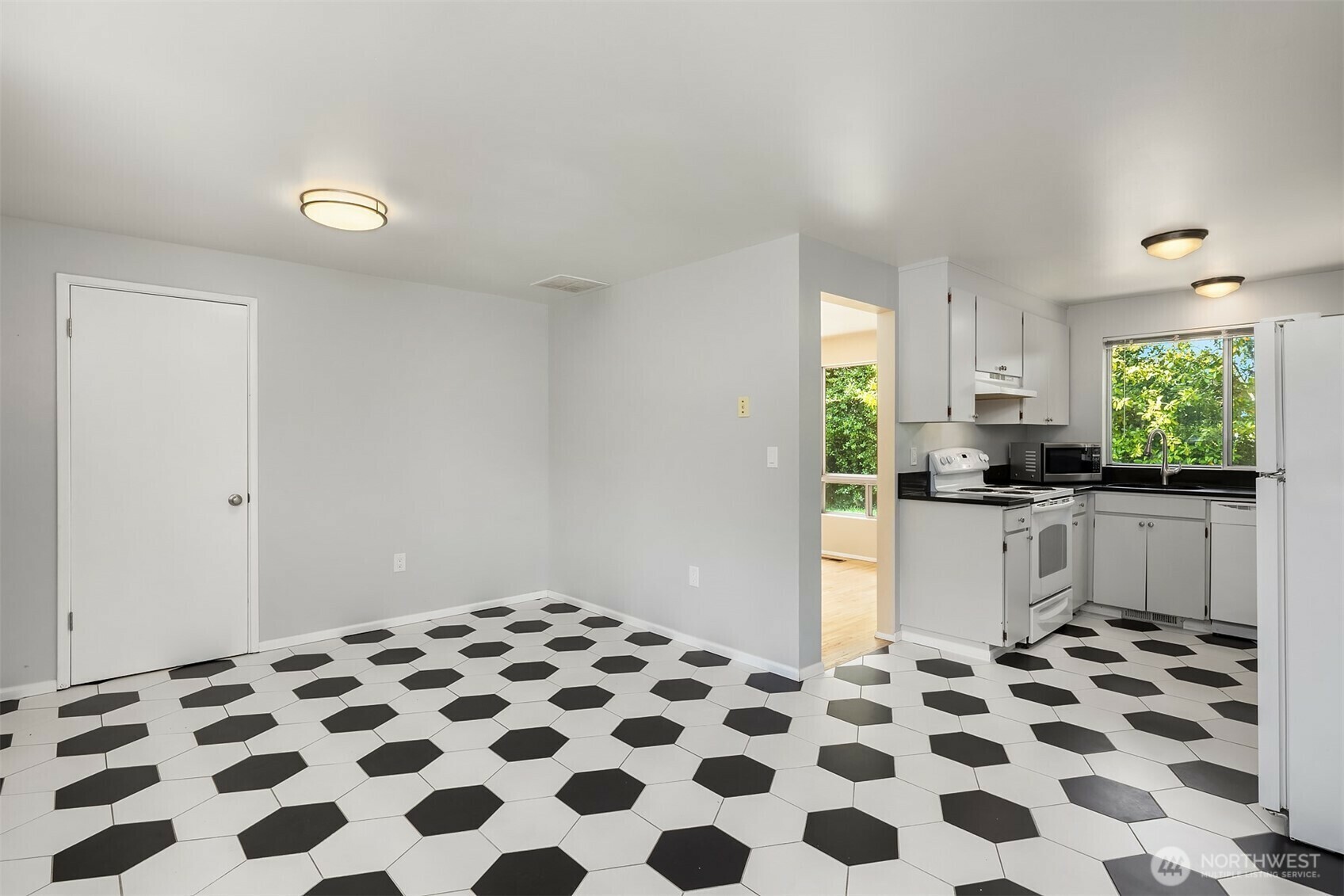 Property Photo: 7825 115th Avenue SE WA 98056