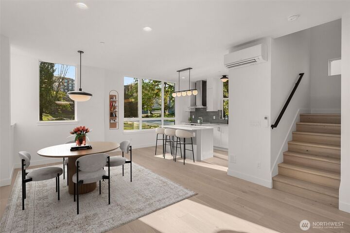 Property Photo: 1625 A 21st Avenue WA 98122