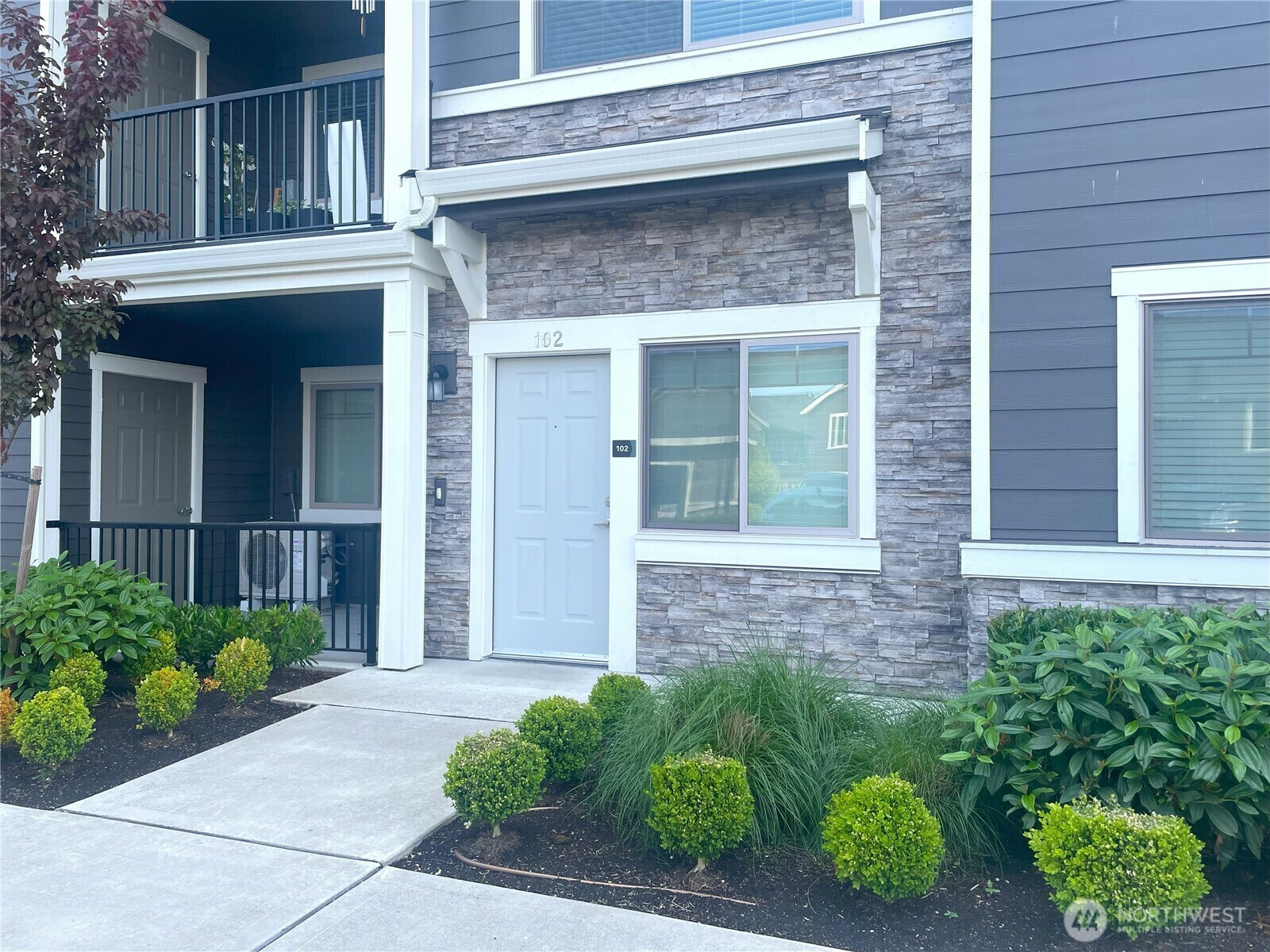 Property Photo: 921 Westridge Way NE #102 WA 98029