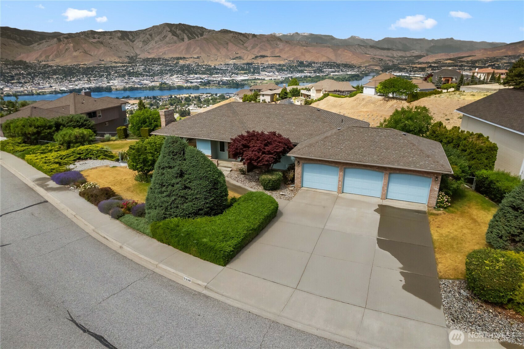 Property Photo: 2338 Grand Avenue WA 98802