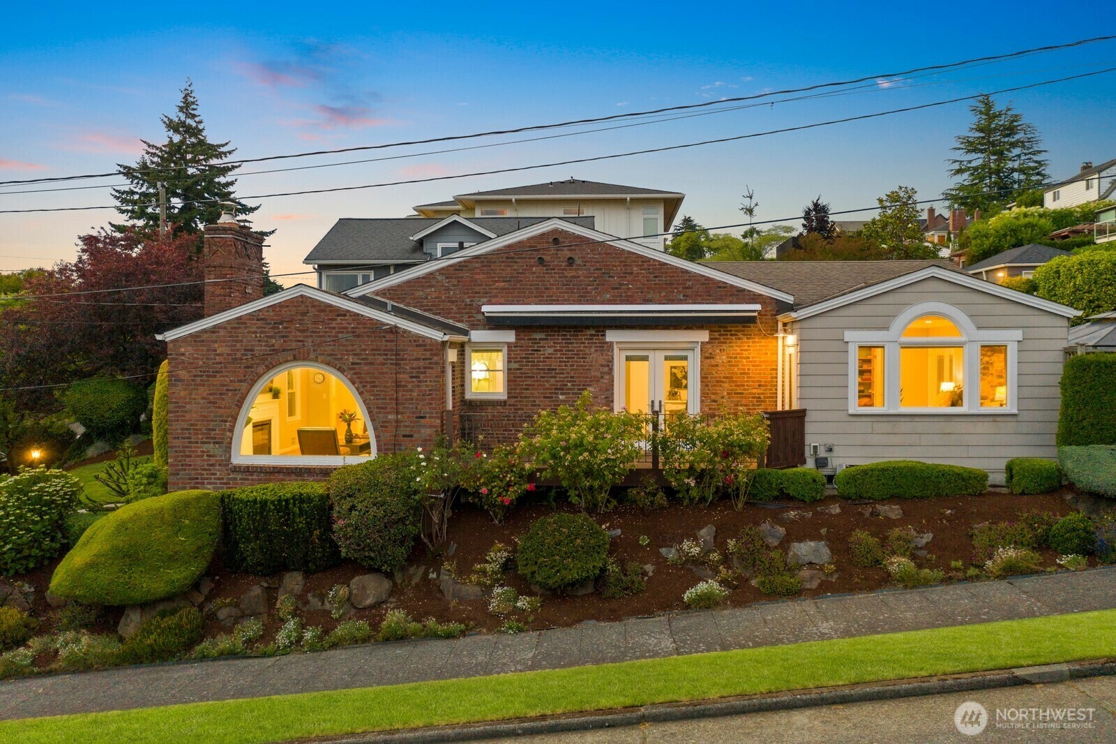 2802  29th Avenue W  Seattle WA 98199 photo