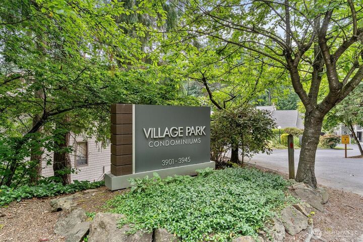 Property Photo: 3901 108th Avenue NE B301 WA 98004