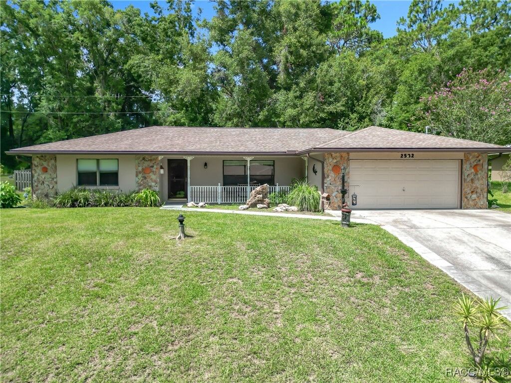 Property Photo:  2582 W Fairway Loop  FL 34434 