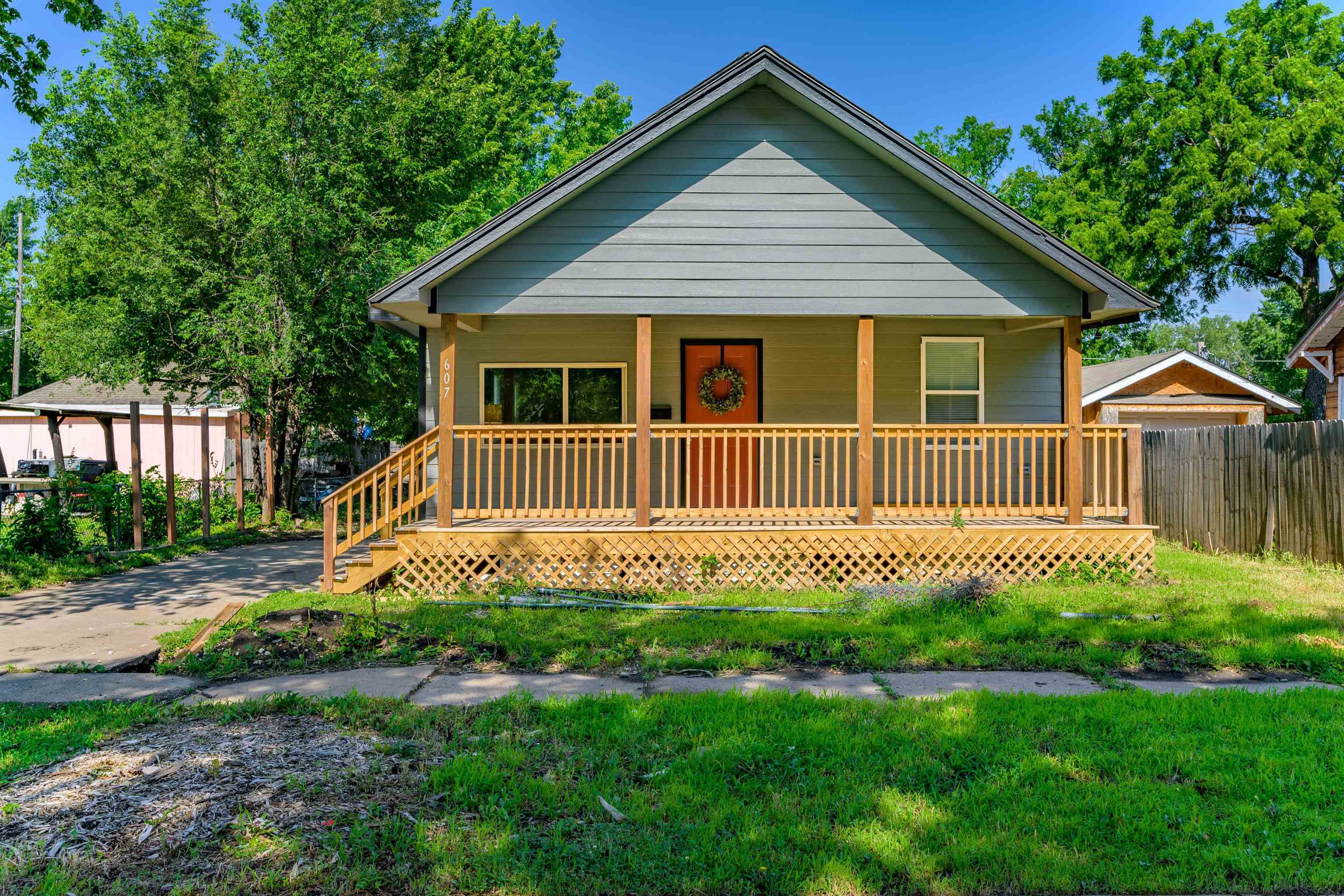 Property Photo: 607 N Spruce St KS 67214