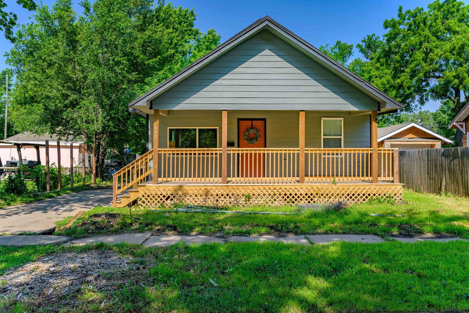 Property Photo:  607 N Spruce St  KS 67214 