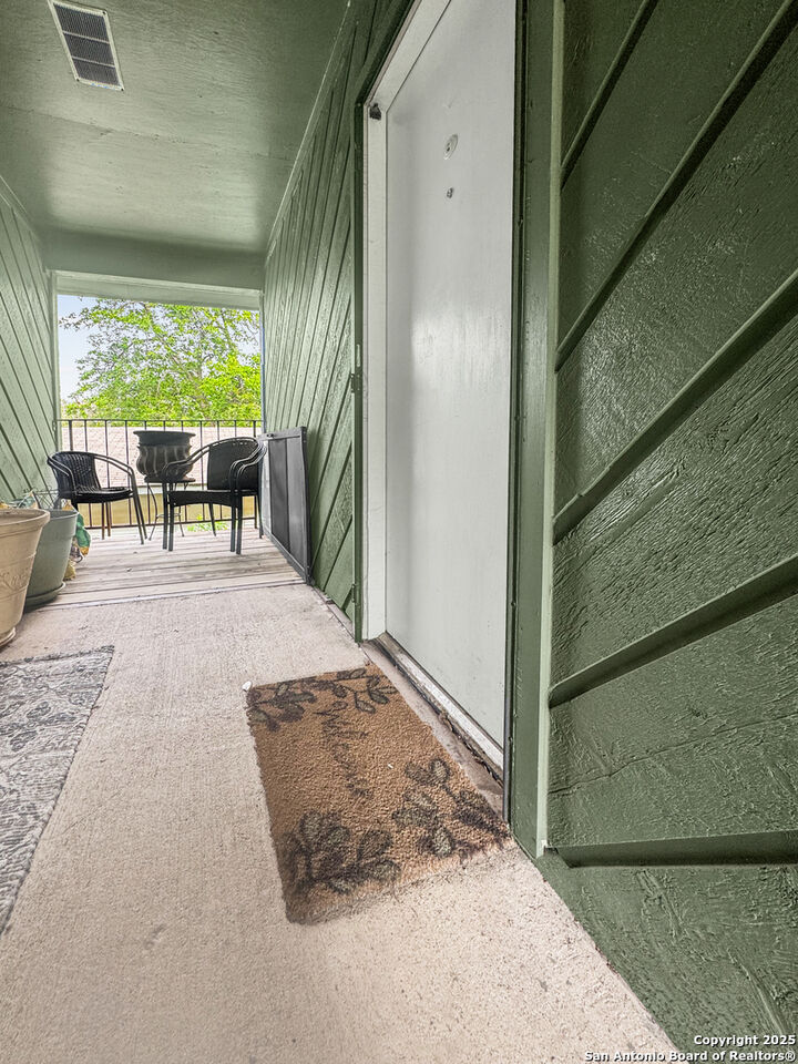Property Photo:  516 N King 104  TX 78155 