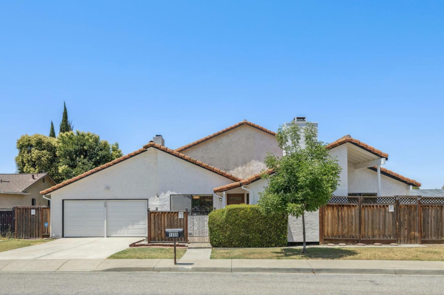 Property Photo:  1009 Courtland Avenue  CA 95035 