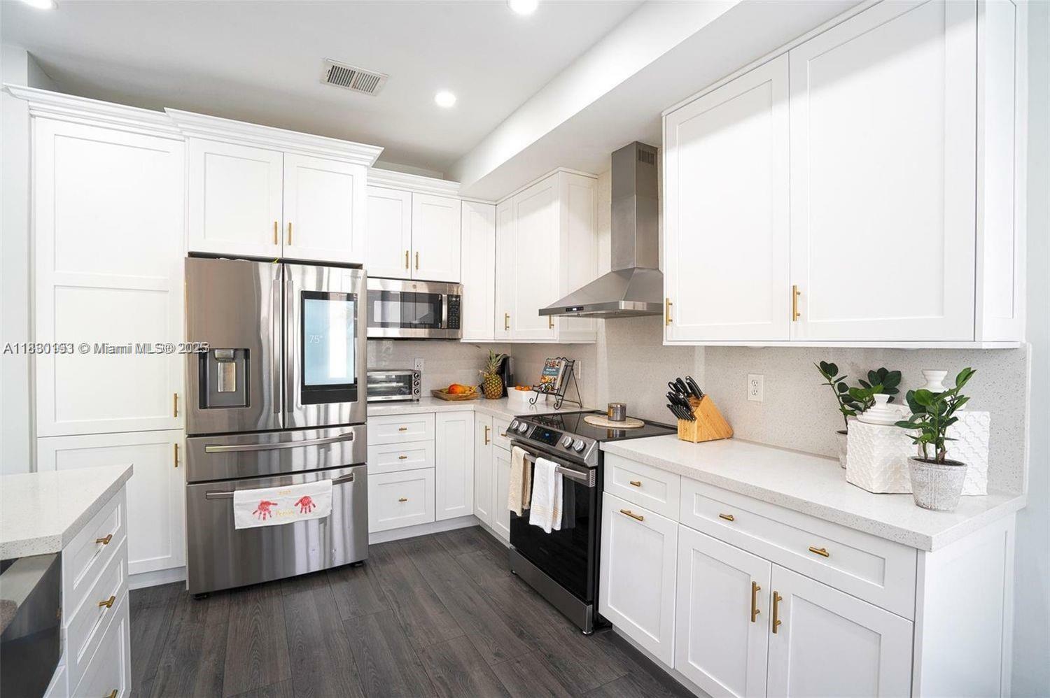 Property Photo: 4921 SW 152nd Ave FL 33027