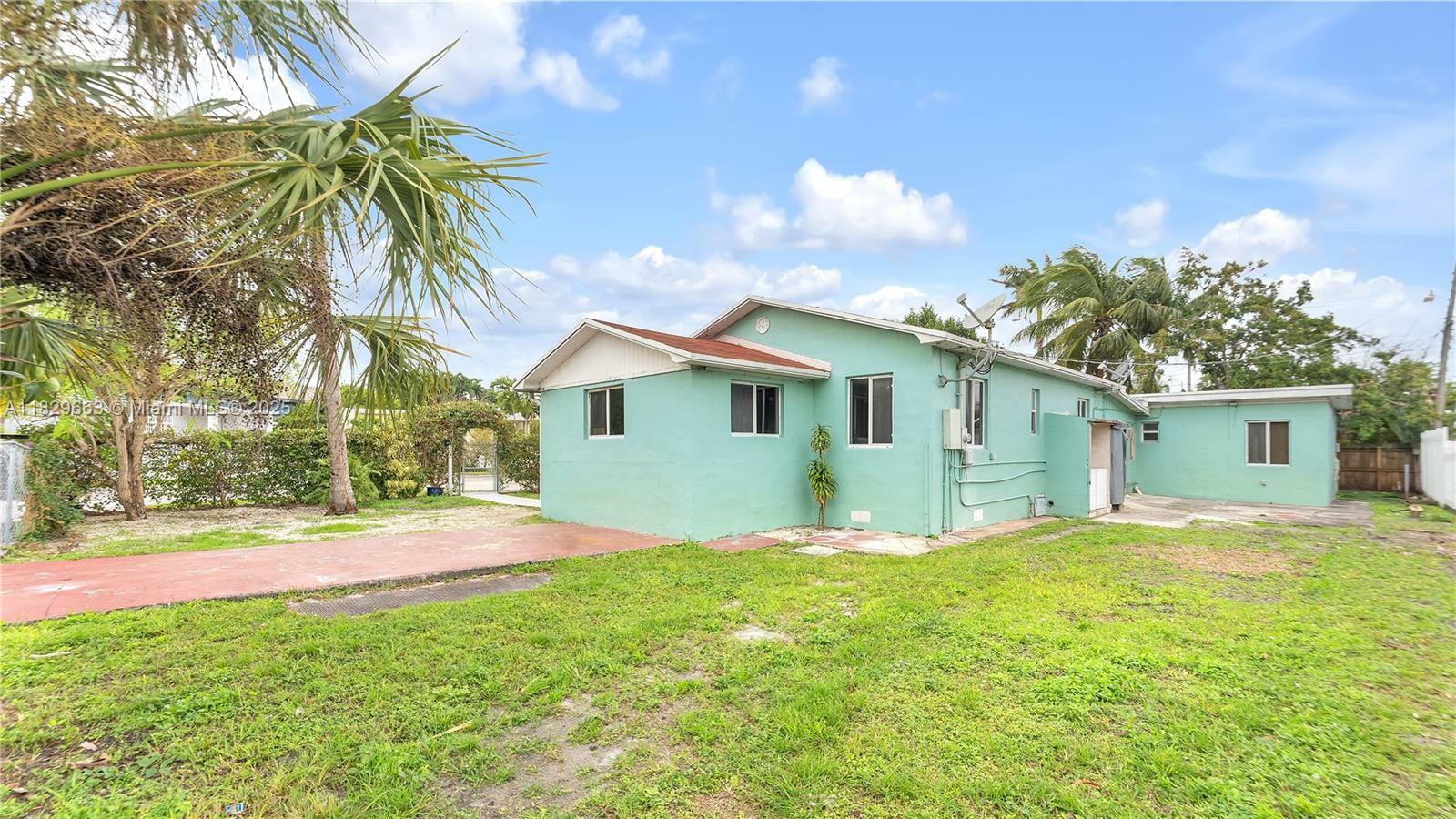 Property Photo: 601 SE 8th Pl FL 33010