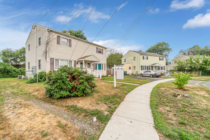 Property Photo:  238 Larkin Court  CT 06615 