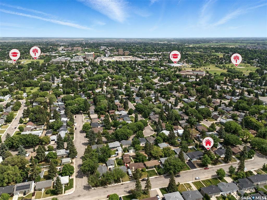 Property Photo: 2233 Cumberland Avenue S SK S7J 1Z4
