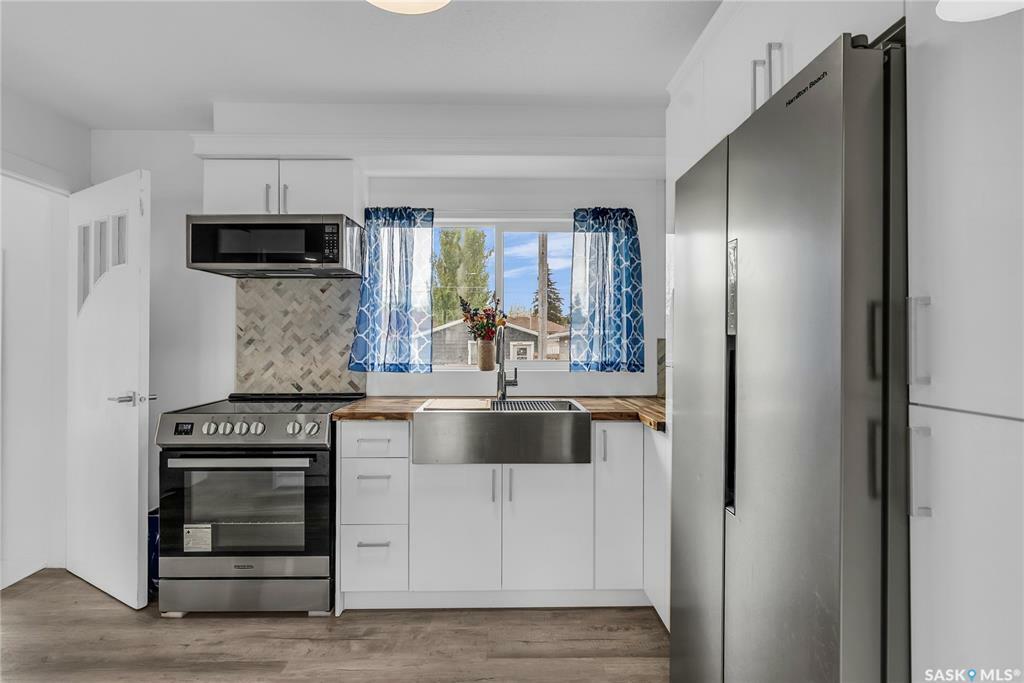 Property Photo: 409 Q Avenue N SK S7L 2X9