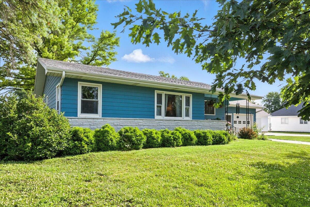 Property Photo:  301 E Walnut  Street  IA 51566 