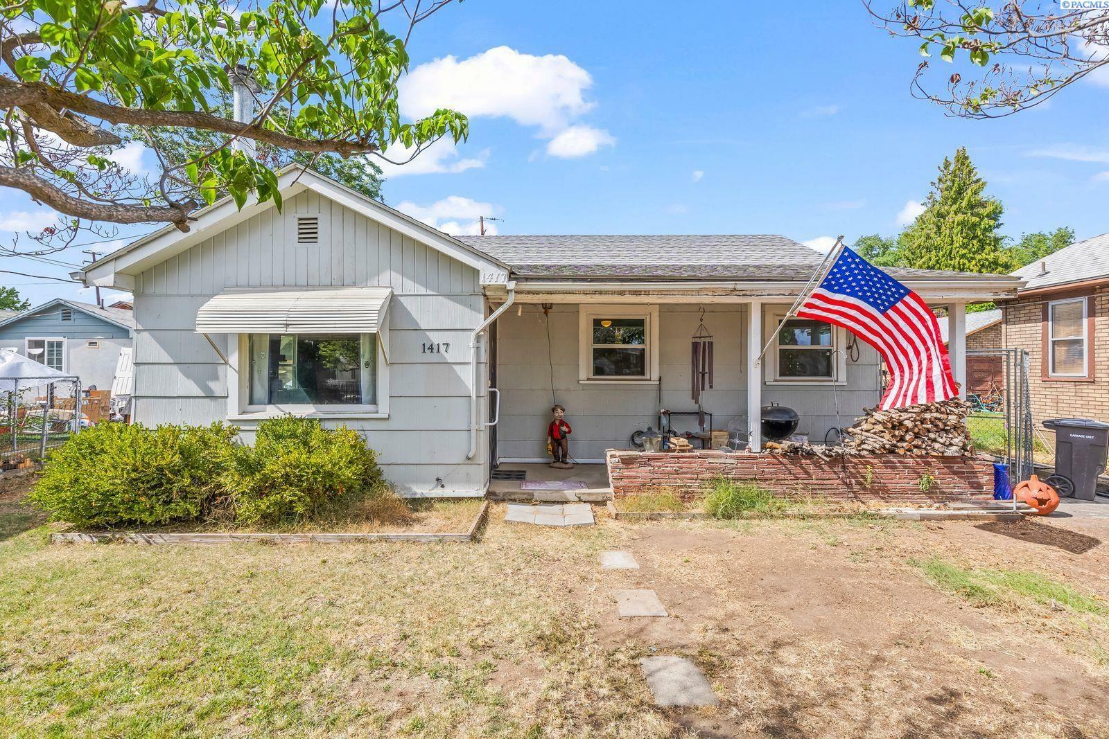 Property Photo:  1417 Jefferson Ave  WA 98902 