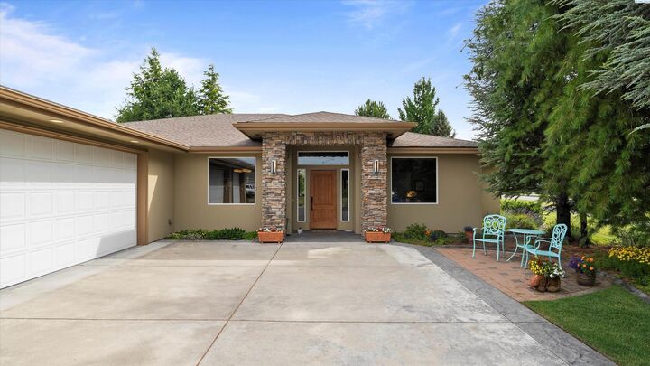 Property Photo:  2703 Sawgrass Loop  WA 99354 