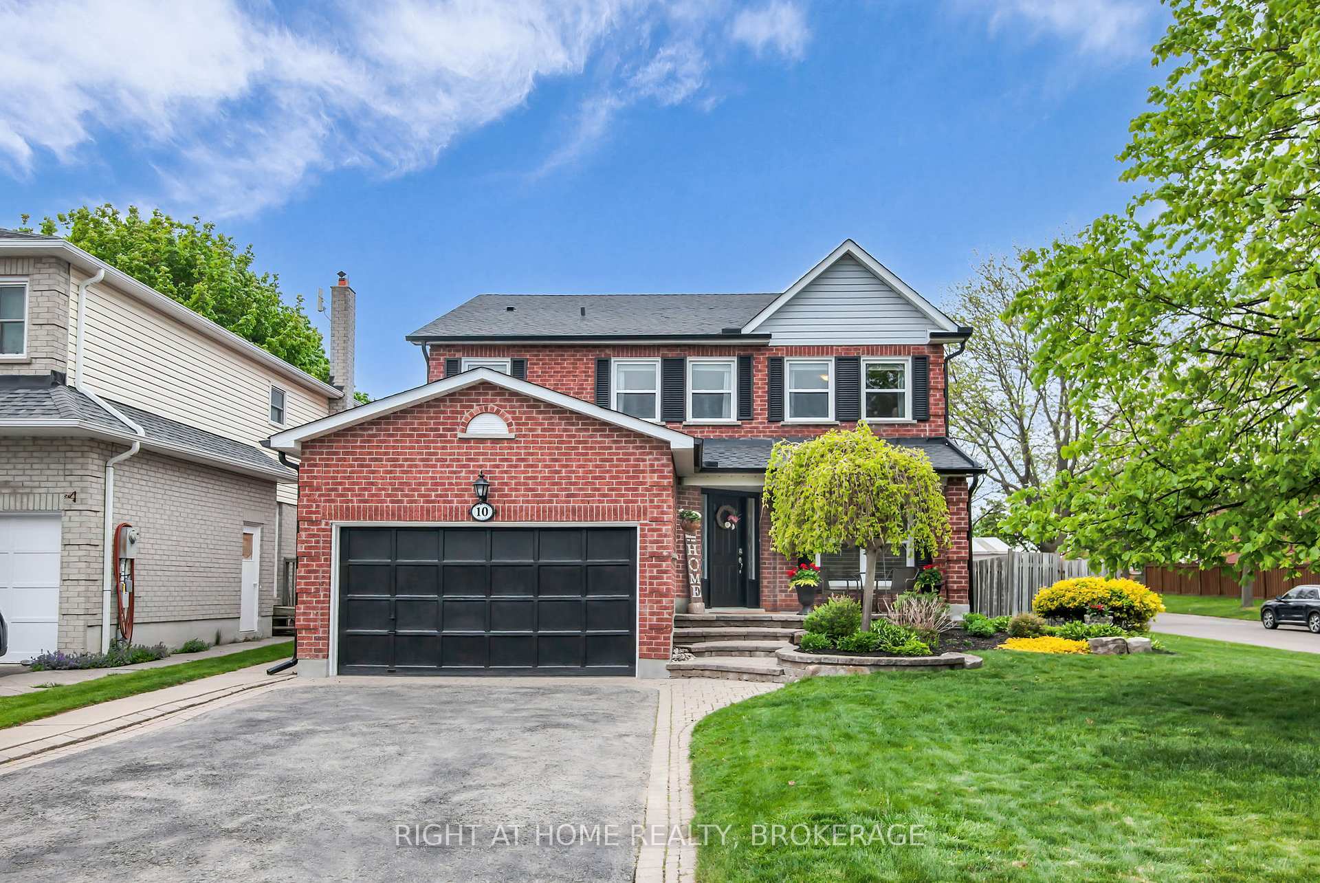 Property Photo: 10 Ennisclare Place ON L1R 1R9