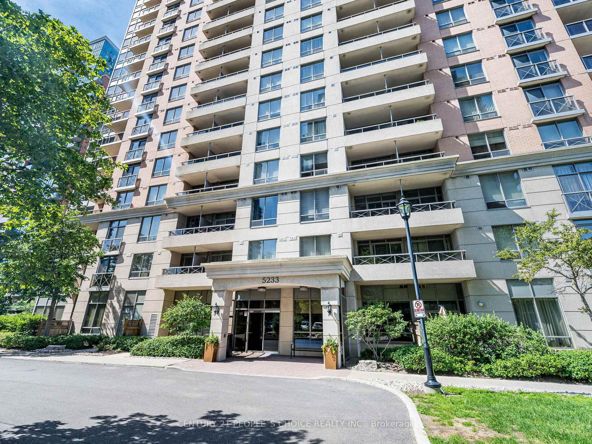 Property Photo: 5233 Dundas Street W #1428 ON M9B 6M1