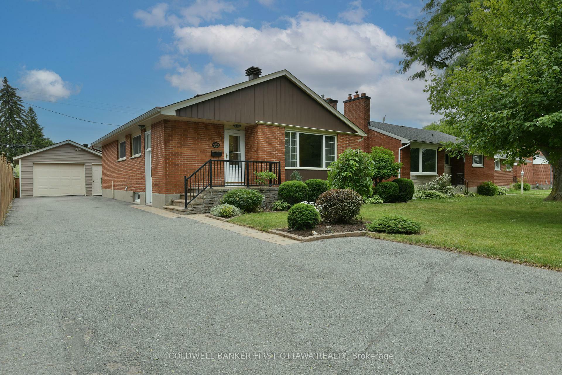Property Photo:  2366 Drury Lane  ON K2C 1G5 