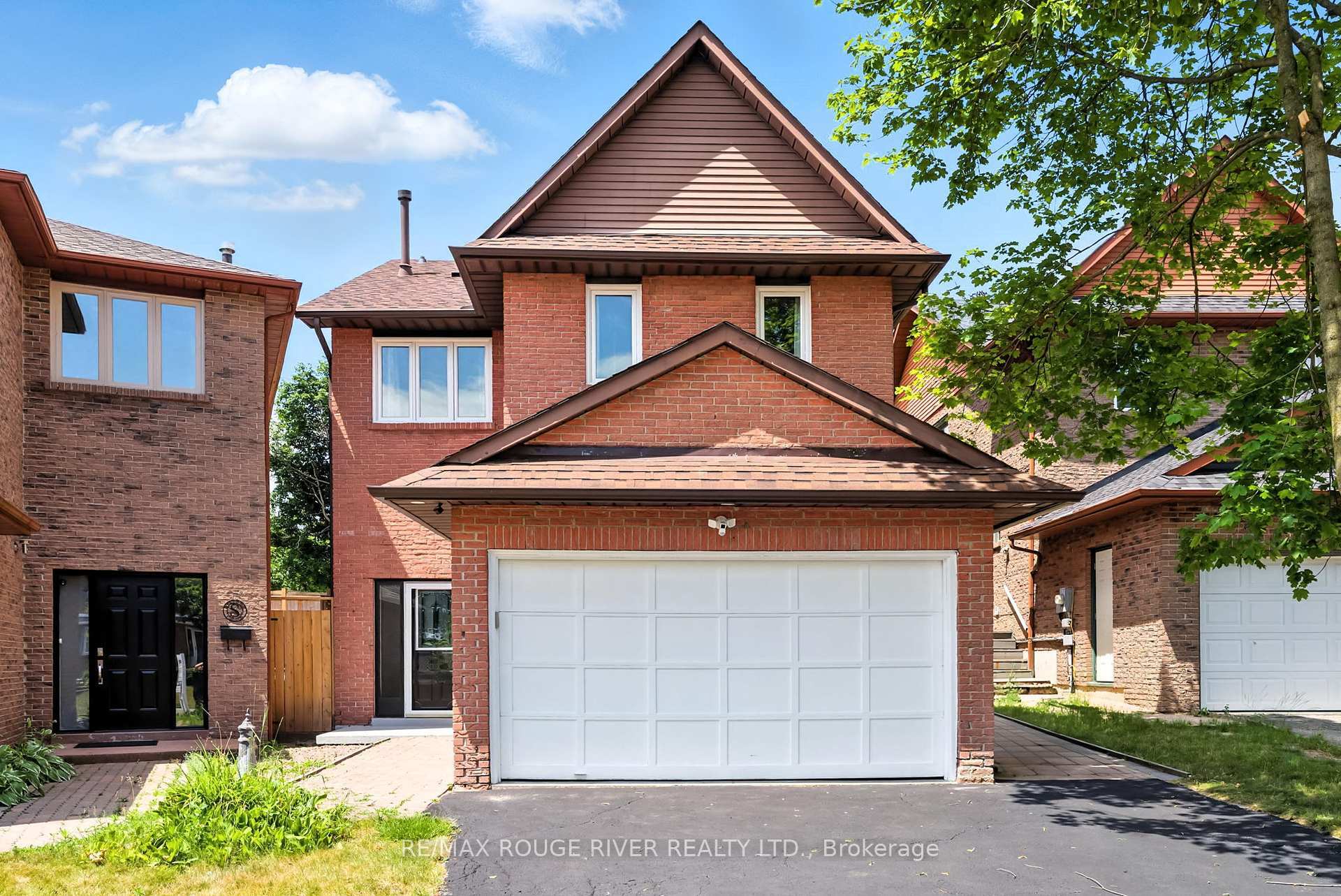 Property Photo: 26 Longfellow Court ON L1N 6V7