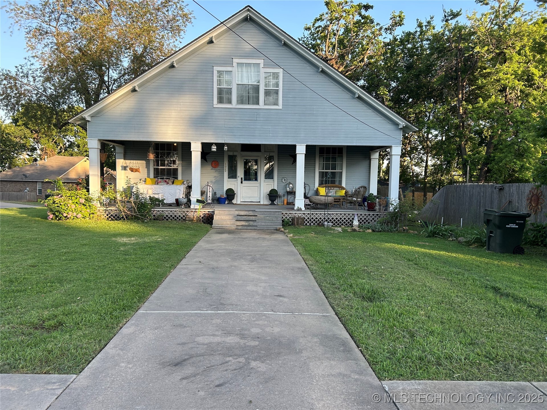 Property Photo: 125 Walnut Street OK 74434