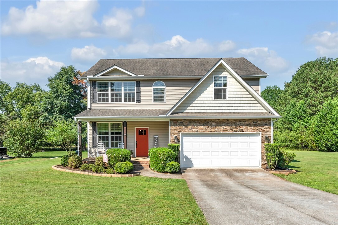 Property Photo: 221 Saddlebrook Avenue SC 29671