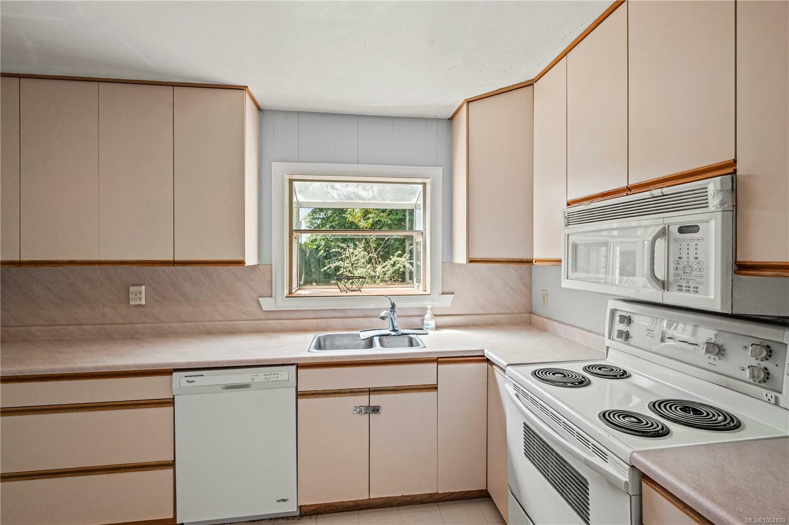 Property Photo: 3170 Frechette St BC V8P 4N5