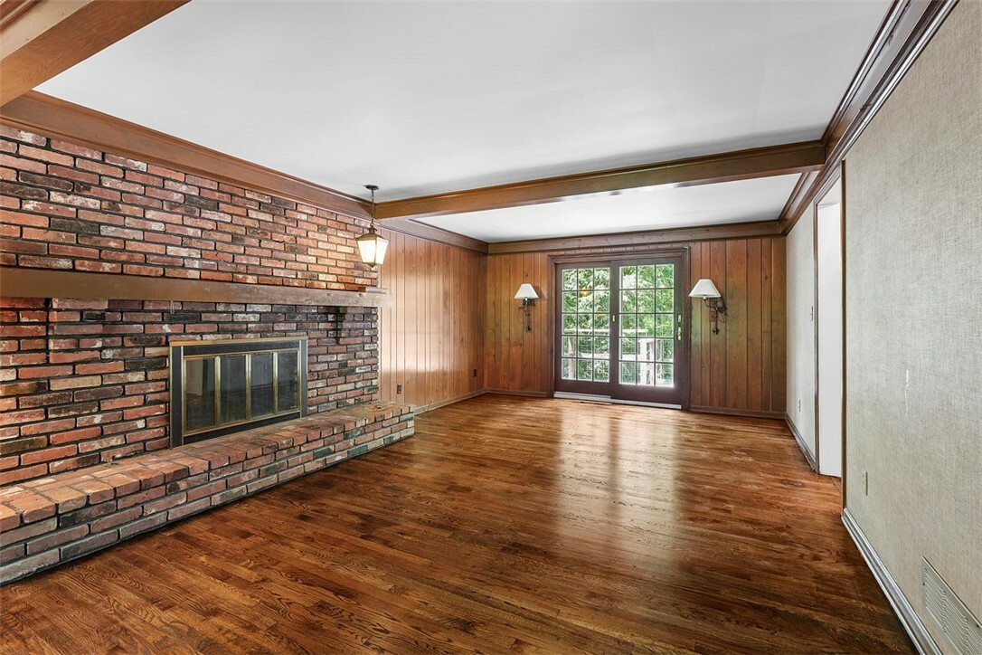 Property Photo:  9807 Woodland Rd N  PA 15237 