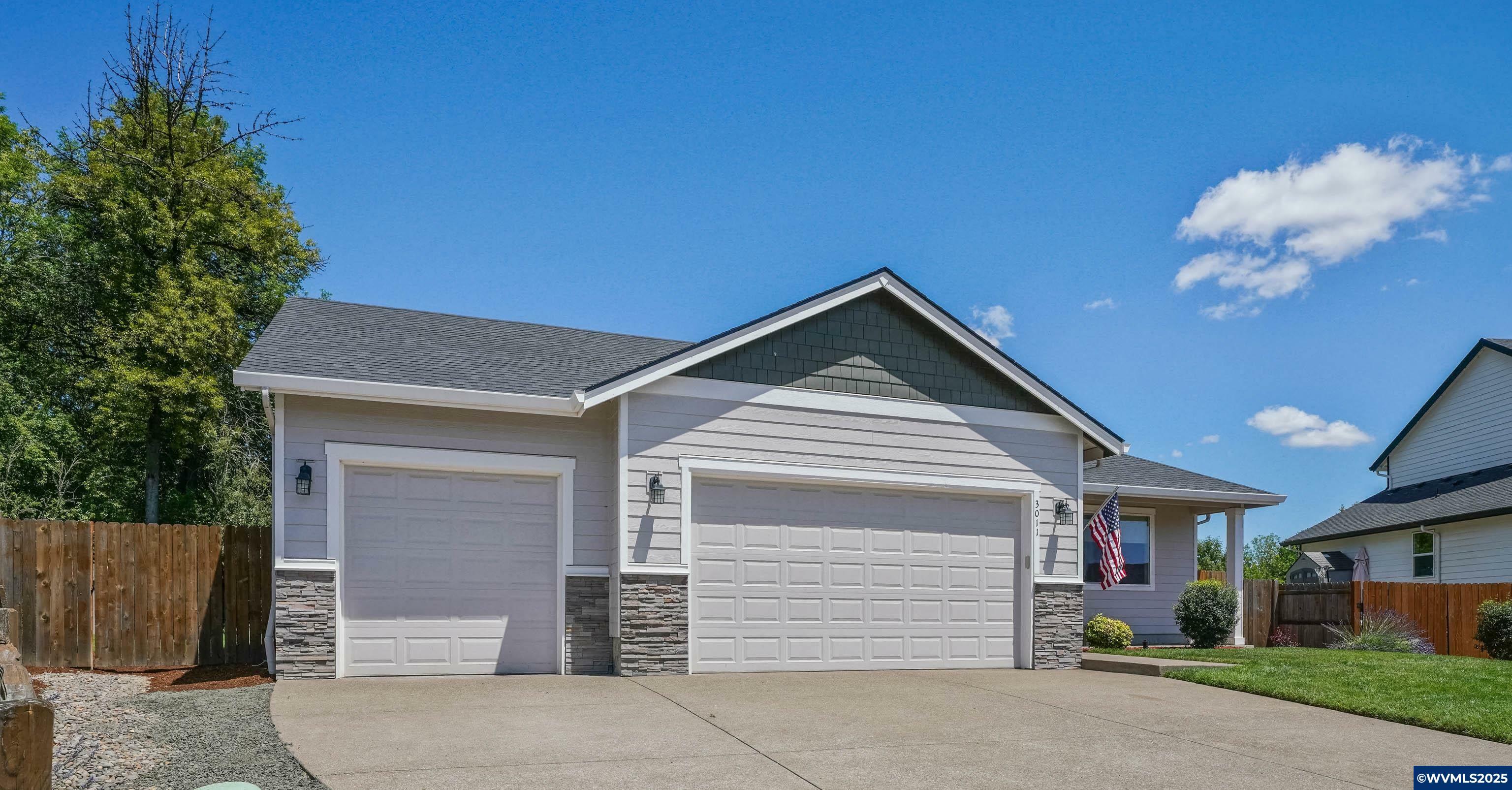 Property Photo: 3011 Trask Ln NE OR 97321
