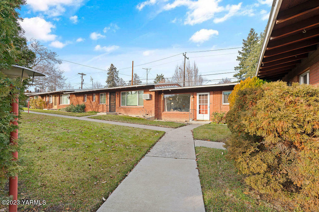 Property Photo:  1501 W Chestnut Ave 5  WA 98902 