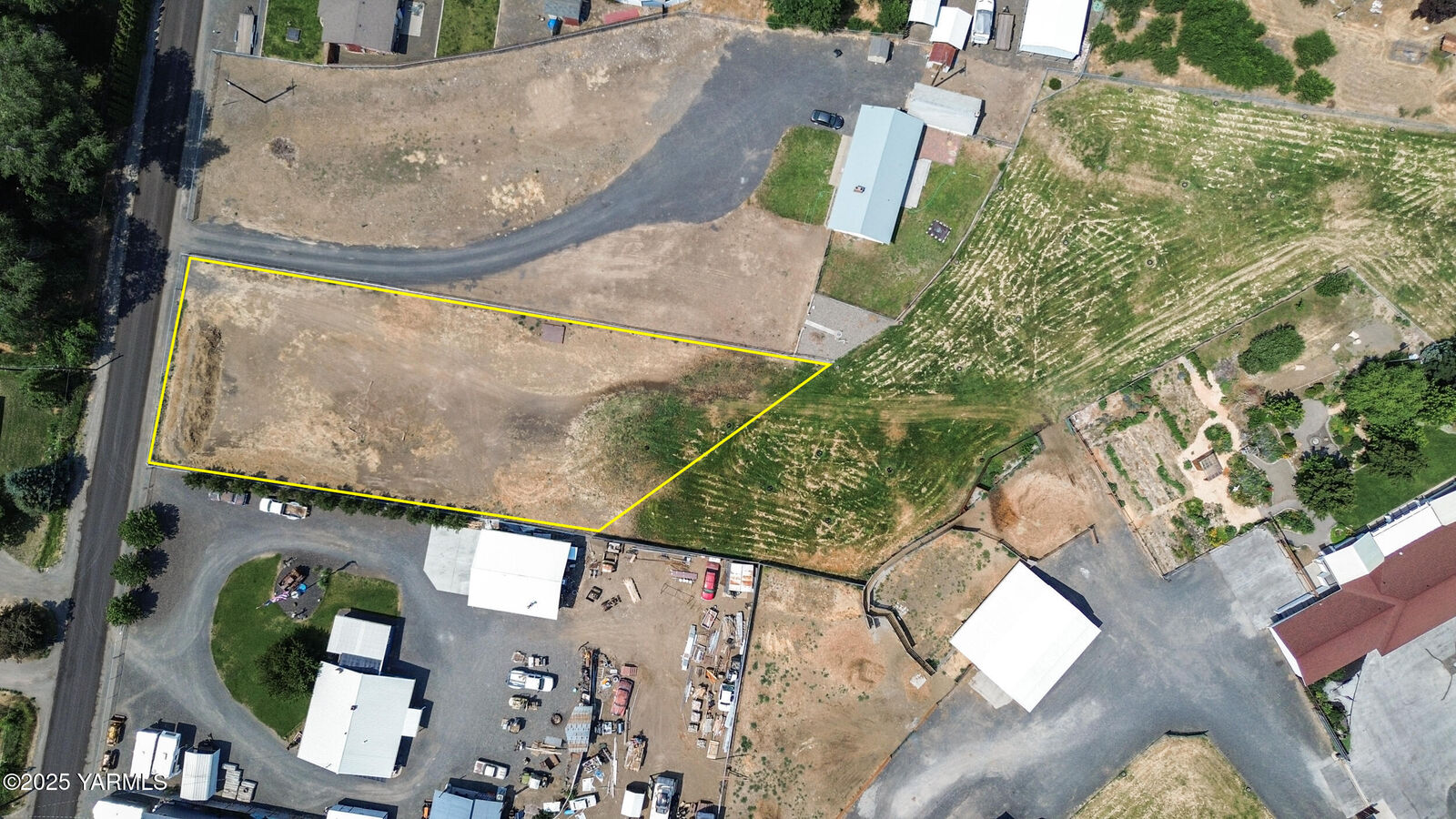 Property Photo:  273 S Kershaw Dr  WA 98908 