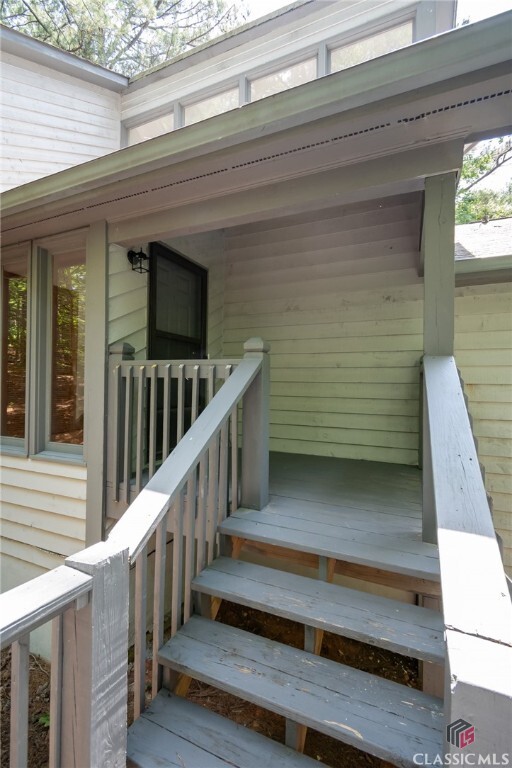 Property Photo: 102 Chickadee Court GA 30605