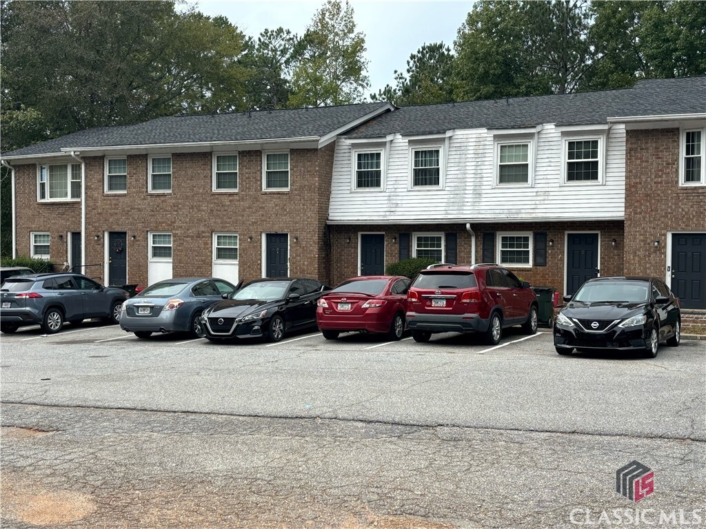 Property Photo: 180 Chalfont Lane 6 GA 30606