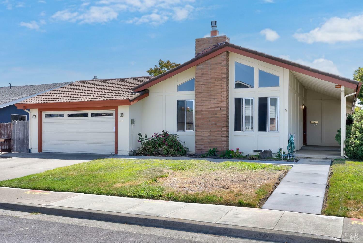 Property Photo: 916 Catalpa Way CA 94954