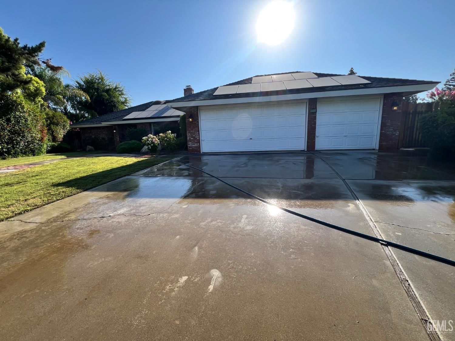 Property Photo:  5306 Deville Court  CA 93308 