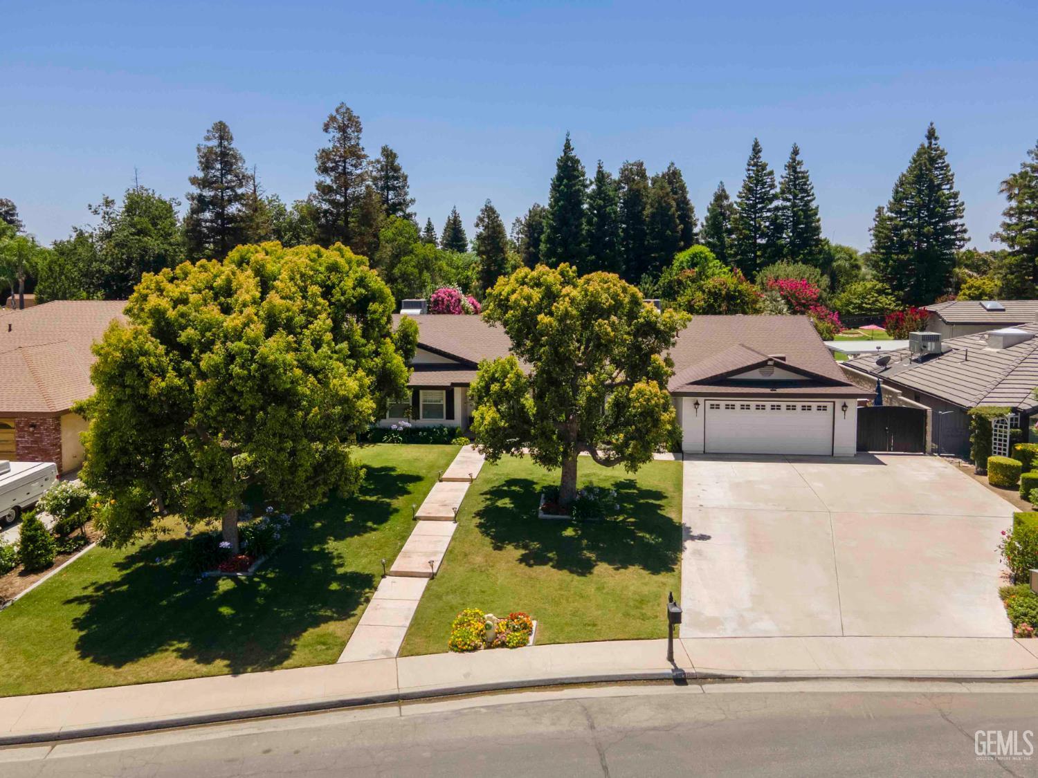 Property Photo: 13305 San Simeon Avenue CA 93314