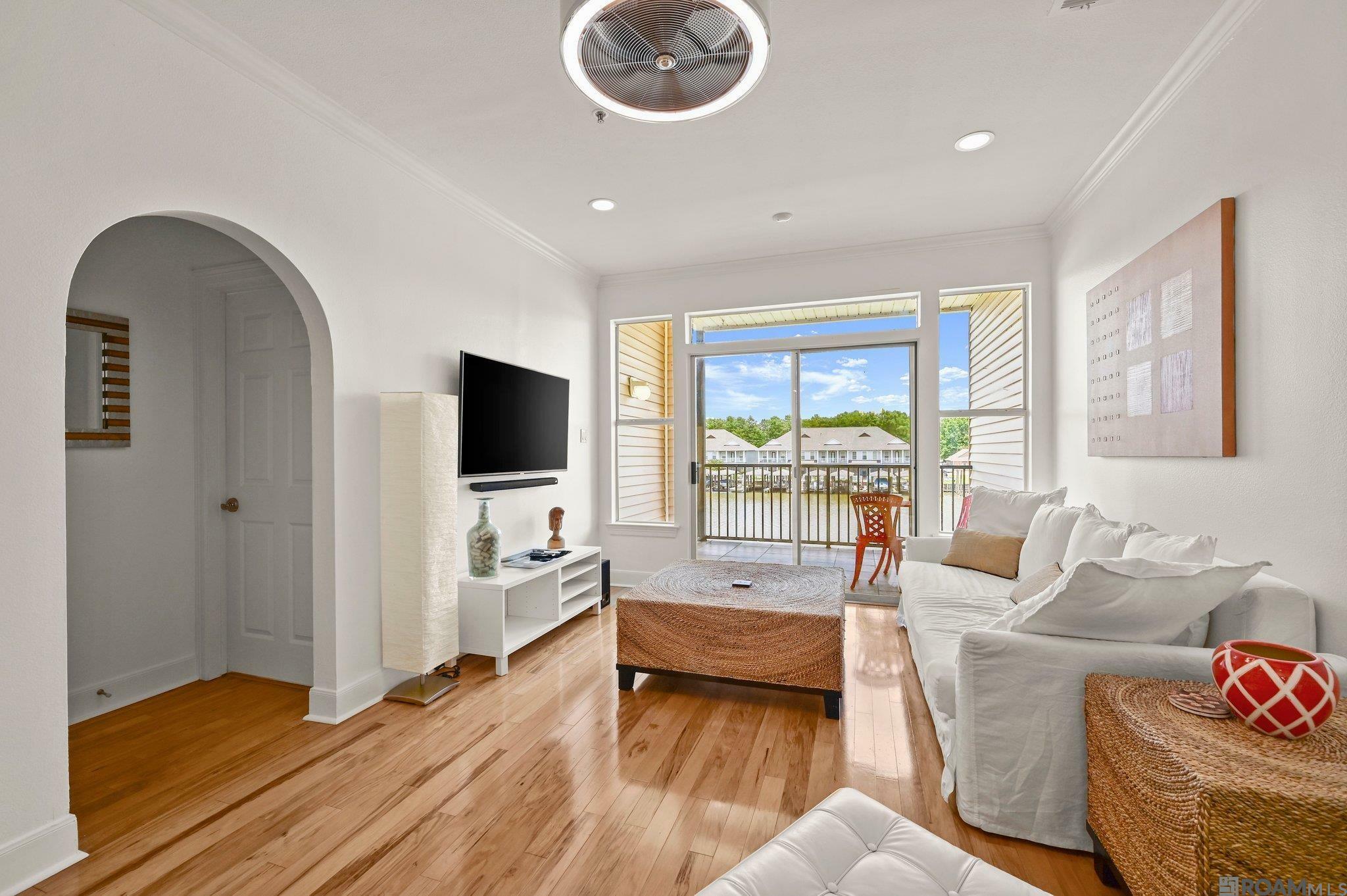 Property Photo: 12386 River Highlands #J LA 70774