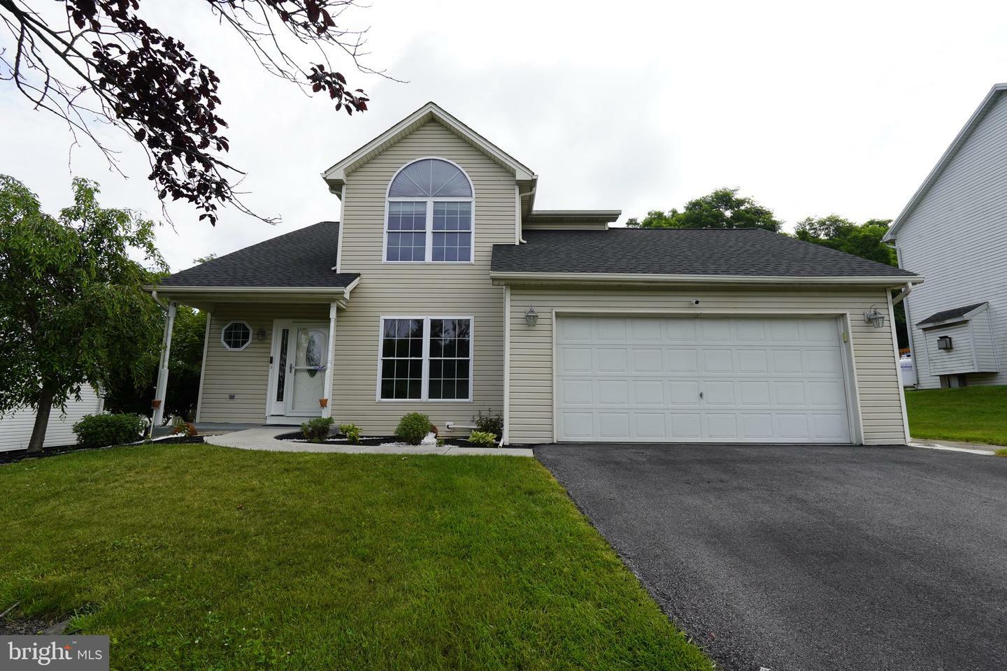 1861 Pebble Court  Harrisburg PA 17110 photo