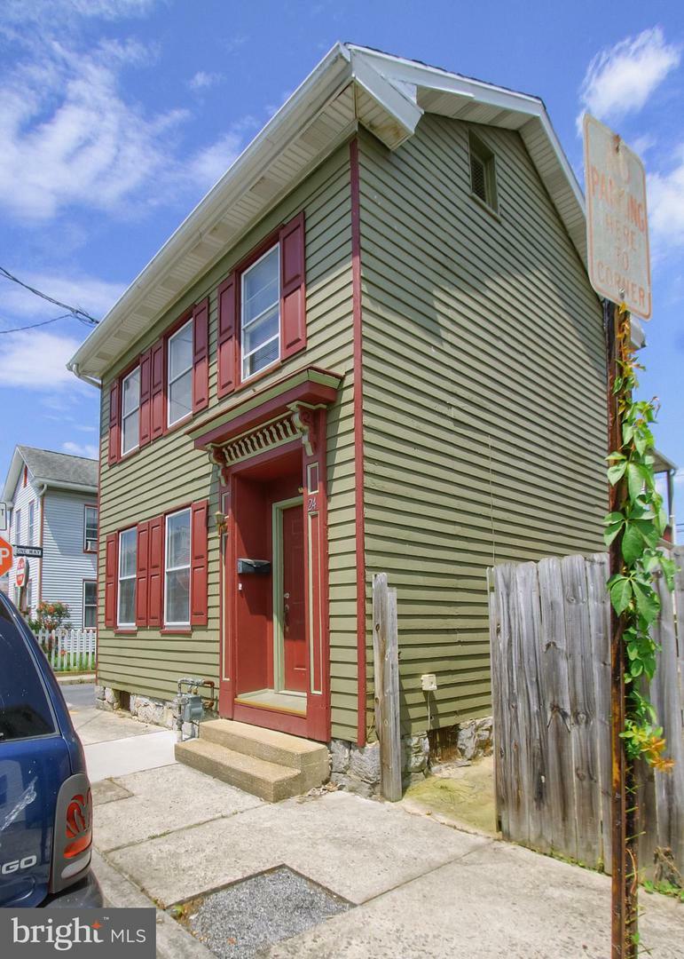 Property Photo: 24 W Locust Street PA 17055