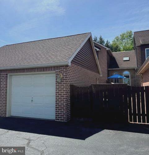 Property Photo: 350 Peppercorn Square PA 17025