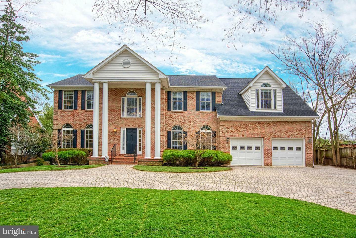 1702 S Arlington Ridge Road  Arlington VA 22202 photo