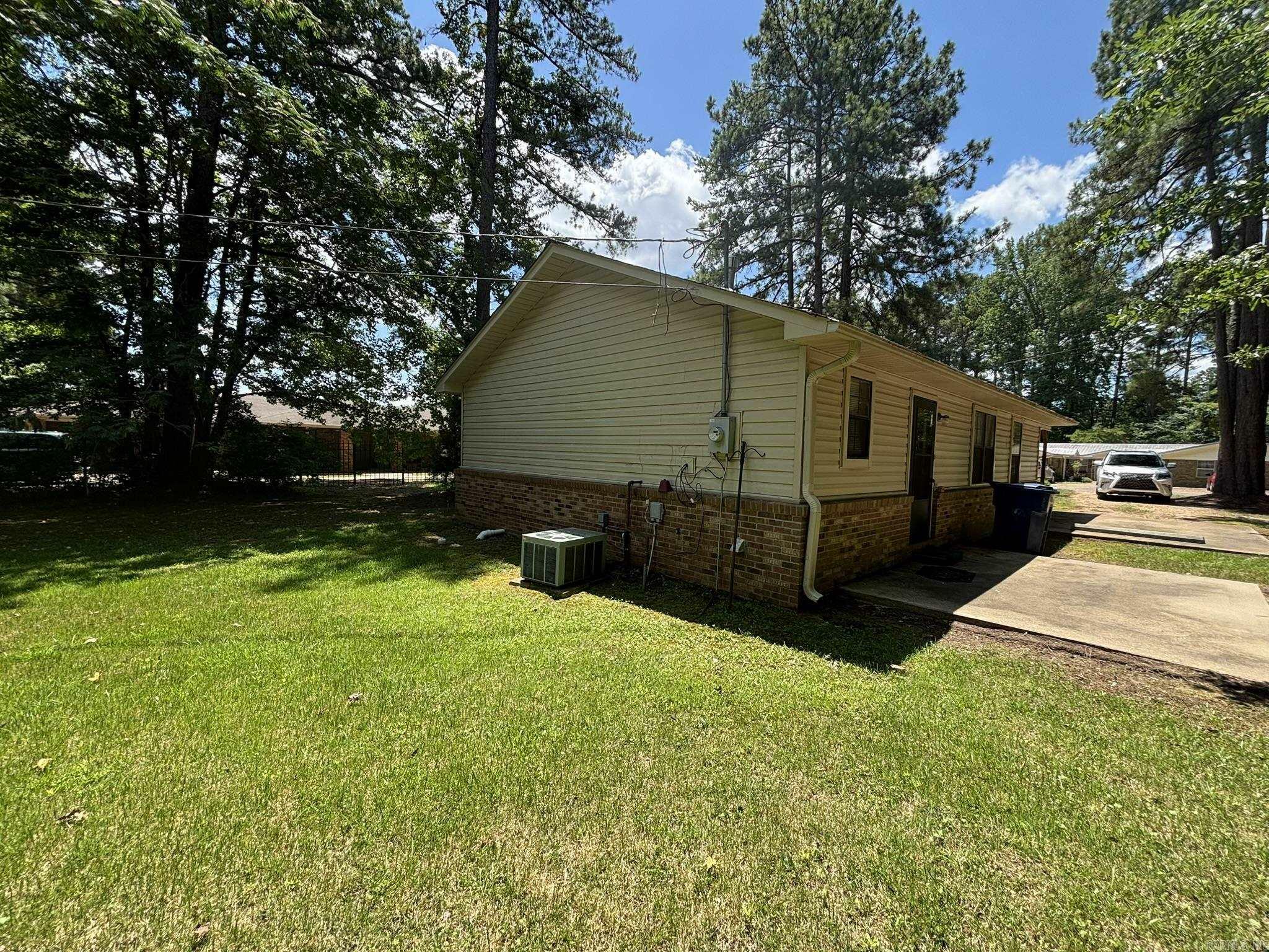 Property Photo: 1470 Harper AR 71701