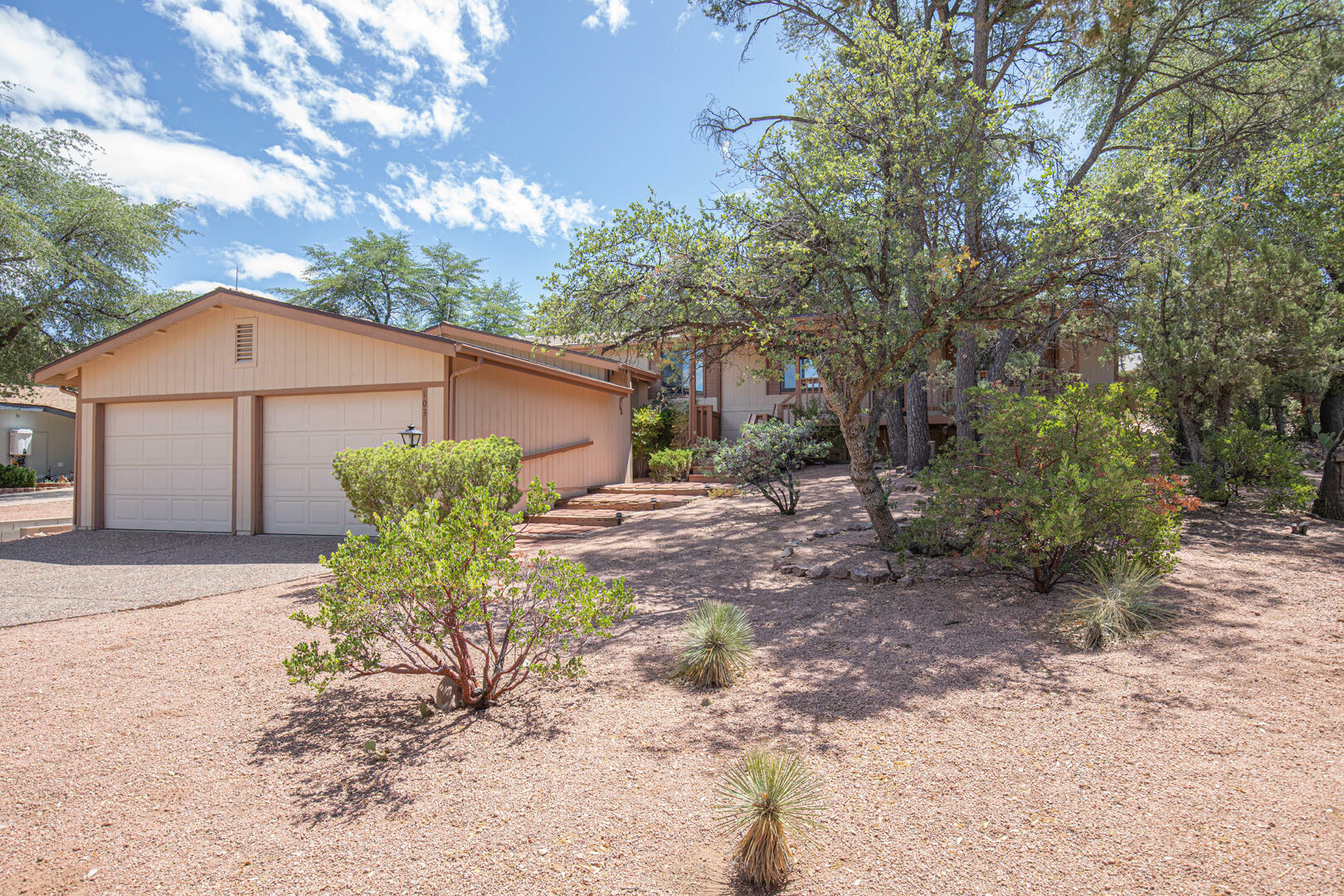 Property Photo:  103 N Bryce Circle  AZ 85541 