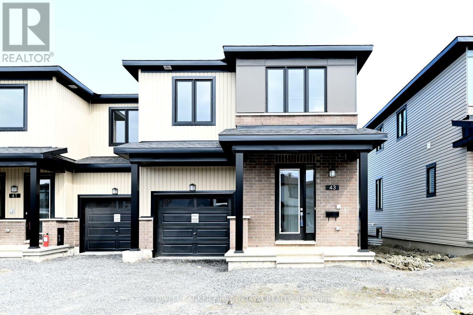 Property Photo: 43 Chemin De Jargeau Street ON K1W 0S7