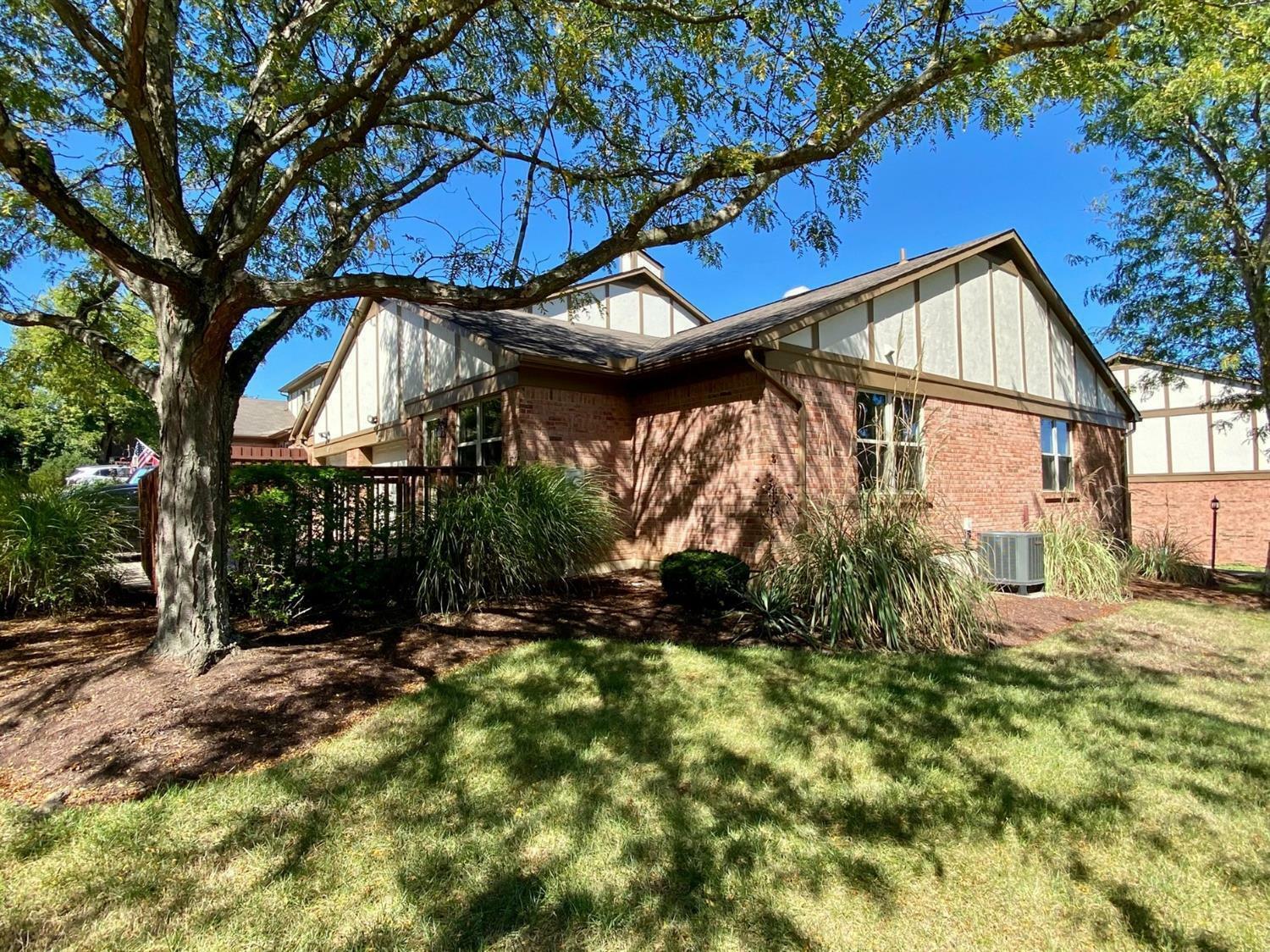 Property Photo:  16 Fairgreen Circle  OH 45014 