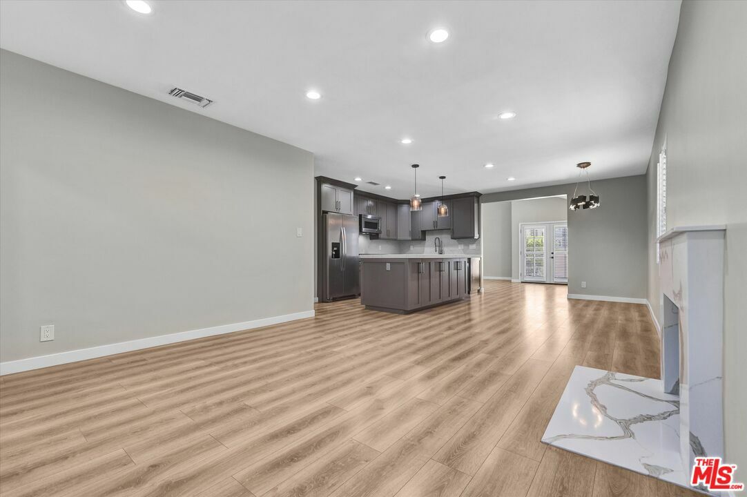 Property Photo: 13964 La Maida St CA 91423